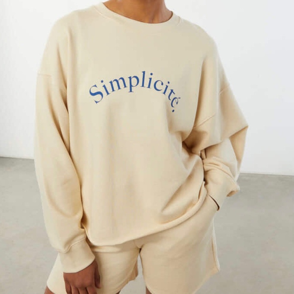 GRAPHIC SWEATSHIRT
